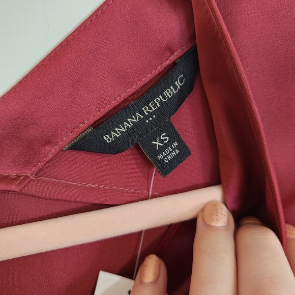NWT Banana Repulic Factory Dolman V-Neck Satin Top Ruby Rose XS - Picture 7 of 9